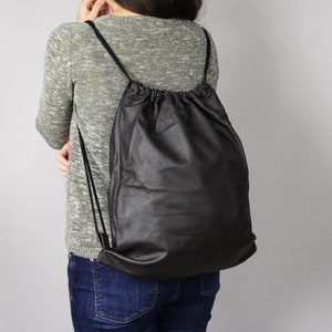 Sac à dos en cuir souple marron, sac à dos en cuir souple marron foncé - sac à dos unisexe