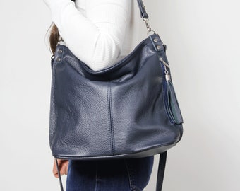 Sac bandoulière en cuir bleu marine : sac à main hobo en peau de vache avec pampille