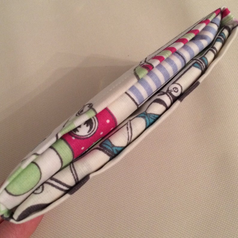 Perfect To Keep In Your Handbag Or Car For That Unexpected Trip To The Shops! Fold Away Shopping Bag With Matching Pouch
