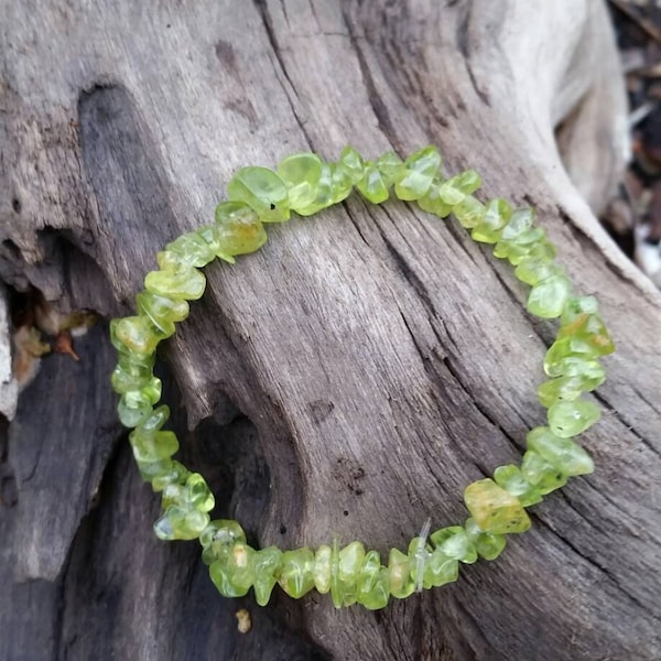 Peridot Bracelet, Natural peridot beaded bracelet, crystal healing bracelet stackable gemstone bracelet August birthstone. Leo zodiac Leo