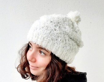 Slouchy pom pom beanie, white mohair and bouclé wool, soft, light, warm. For teen or woman. Elegant for fresh days. Outdoor activities lover