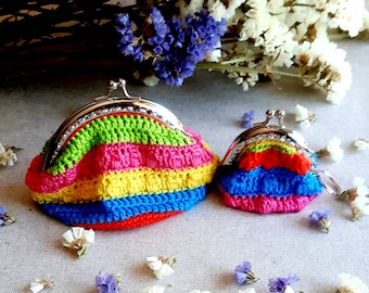 Porte-monnaie Kisslock ou petit porte-clés. Crochet en fil de coton DMC. Accessoires femme ou ado fille. Cadeaux de Noël pour tous les âges pour elle