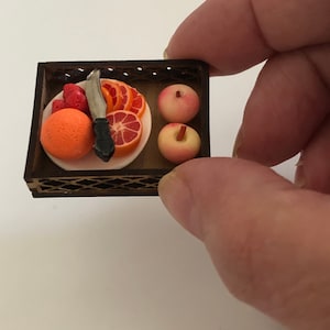 Unique 1/12 Wood Tray full with fruits, clementines - Dollhouse Miniatures - to decorate your kitchen, living room
