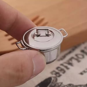 1/6 dollhouse miniature - a metal pot with cover