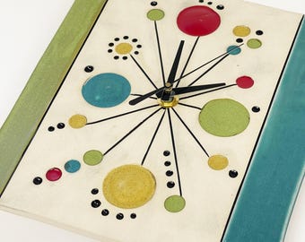 multi clock - square blue and green