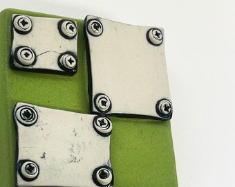 clique tile - rivets on green