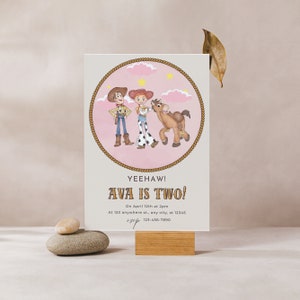 Pink Toy Story Geburtstagseinladung Woody, Jessie Bullseye - Einfach zu bearbeitende Vorlage mit Toy Story-Thema zur Feier des Mädchen-Kleinkind-Geburtstags