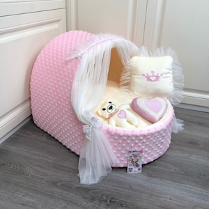 Baby pink and cream designer dog cradle Luxury dog bed with tulle curtains Customized dog bed Birthday dog cradle Personalized puppy bed zdjęcie 1