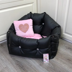 Hondenautostoeltje van zwart ecoleer Luxe zwarte autostoeltje Designer hondenautostoeltje Luxe hondenmand voor op reis Custom gepersonaliseerde autostoel