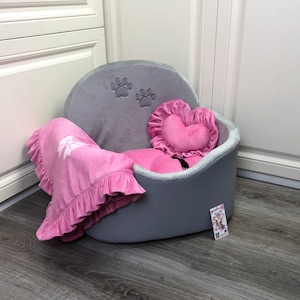 Grijze en roze luxe hond autostoel Driving kit voor hond Designer autostoel Luxe hondenbed voor reizen Aangepaste hond autostoel Hond drager