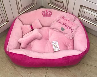 Baby pink and  bright pink designer pet bed with pillows Medium size dog bed Personalized dog bed Custom dog bed Princess dog bed Luxury bed