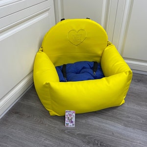 Geel en blauw eco-leer hondenautostoeltje Autorijset voor huisdieren Designer hondenautostoeltje Luxe hondenbed voor op reis Custom autostoeltje Ondersteuning Oekraïne
