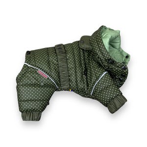 May include: Green dog coat with white polka dots and a hood. The coat has a reflective strip and the text "HAPP-TOGO" on the side.