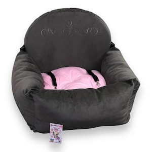 Hondenautostoeltje van grijs imitatiesuède en roze Drijfpakket voor hond Designer hondenautostoeltje Luxe hondenmand voor op reis Aangepast hondenautostoeltje