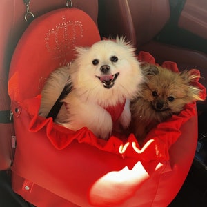 Rode hondenautostoel voor hond Luxe rode autostoeltje voor huisdieren Designer hondenautostoeltje Luxe hondenmand voor op reis Gepersonaliseerd autostoeltje