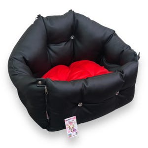Zwart en rood luxe hondenautostoeltje Luxe zwarte autostoeltje Designer hondenautostoeltje Luxe hondenbed voor op reis Op maat gemaakt gepersonaliseerd autostoeltje