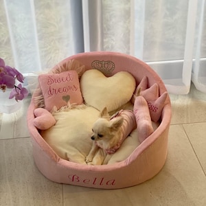 Babyroze en crème hondenmand Roze hondenmand Designer hondenmand Kattenmand Op maat gemaakt hondenmand Gepersonaliseerd hondenbed Verjaardagscadeau voor de hond