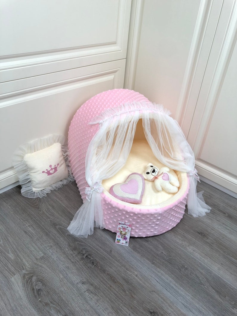 Baby pink and cream designer dog cradle Luxury dog bed with tulle curtains Customized dog bed Birthday dog cradle Personalized puppy bed zdjęcie 7