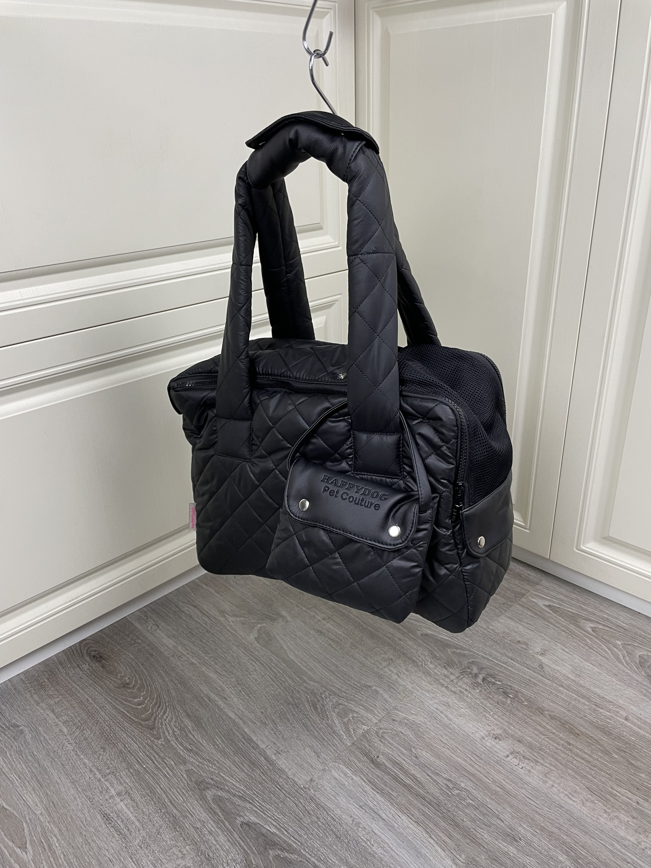 タグ付き新品 犬の黒いキルティングキャリーバッグ 黒のキルティング犬