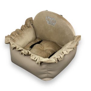 Hondenautostoeltje van beige kunstleer Luxe beige autostoeltje Designer hondenautostoeltje Luxe hondenmand voor op reis Custom autostoeltje Reizende hond