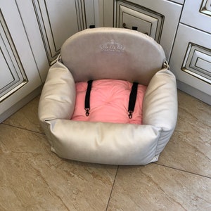 Parelwit en roze hondenautostoeltje Witte hondenrijset Designer hondenautostoeltje Luxe hondenmand voor op reis Aangepast hondenautostoeltje