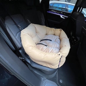 Beige luxe hondenautostoeltje Luxe zwarte autostoeltje Designer hondenautostoeltje Luxe hondenbed voor op reis Op maat gemaakt gepersonaliseerd autostoeltje