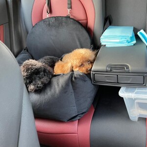 Designer autostoeltje voor honden van zwart imitatiesuède Drijfpakket voor hond Designer autostoeltje voor honden Luxe hondenmand voor op reis Aangepast autostoeltje voor honden