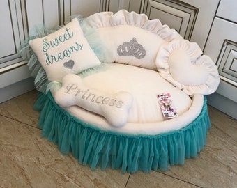 Cream and mint princess pet bed with crown sparkles Royal dog bed Designer pet pet Cat bed Medium or small dog bed in ivory and mint