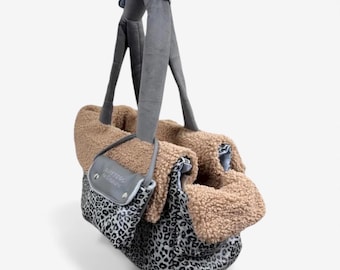 Transportín para mascotas de piel sintética con estampado de leopardo gris: asas de ante y forro de peluche.