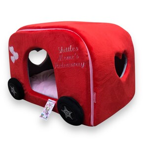 Rood en roze hondenhok met hartramen Aangepaste hondenautomand Designer hondenmand Gepersonaliseerd hondenhok Hondenrijset Verjaardagscadeau voor de hond