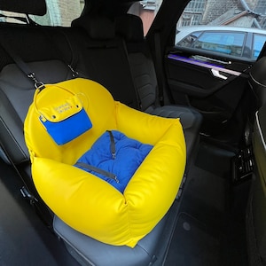 Gele en blauwe steun Oekraïne hondenautostoeltje Autorijset voor huisdieren Designer hondenautostoeltje Luxe hondenmand voor op reis Custom autostoeltje