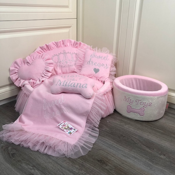Baby pink luxury princess dog bed Personalized dog bed with tulle skirt Designer pet bed Luxury puppy bed Dog lover gift Customized dog bed