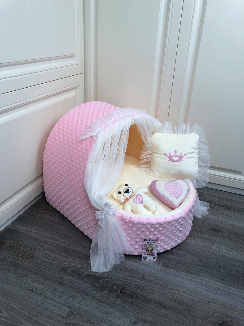 Baby pink and cream designer dog cradle Luxury dog bed with tulle curtains Customized dog bed Birthday dog cradle Personalized puppy bed zdjęcie 8