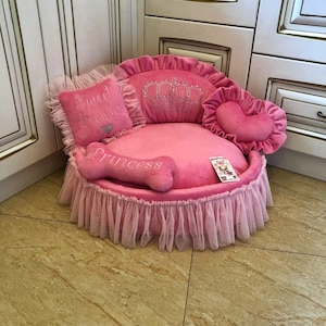 Pink princess hotsell cat bed