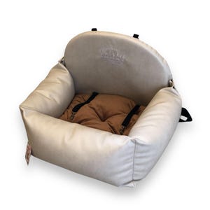 Hondenautostoeltje van ivoorkleurig kunstleer Drijfpakket voor hond Designer hondenautostoeltje Luxe hondenmand voor op reis Aangepast hondenautostoeltje