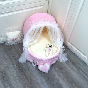Baby pink and cream designer dog cradle Luxury dog bed with tulle curtains Customized dog bed Birthday dog cradle Personalized puppy bed zdjęcie 4