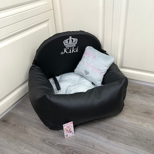 Gepersonaliseerde hond autostoel in zwart en grijs Hond rijden kit Designer hond autostoel Luxe hondenbed voor reizen Aangepaste hond autostoel