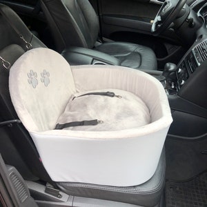 Grijze en roze luxe hondenautostoel Drijfpakket voor hond Designer autostoel Luxe hondenmand voor op reis Aangepaste hondenautostoel Hondendraagtas