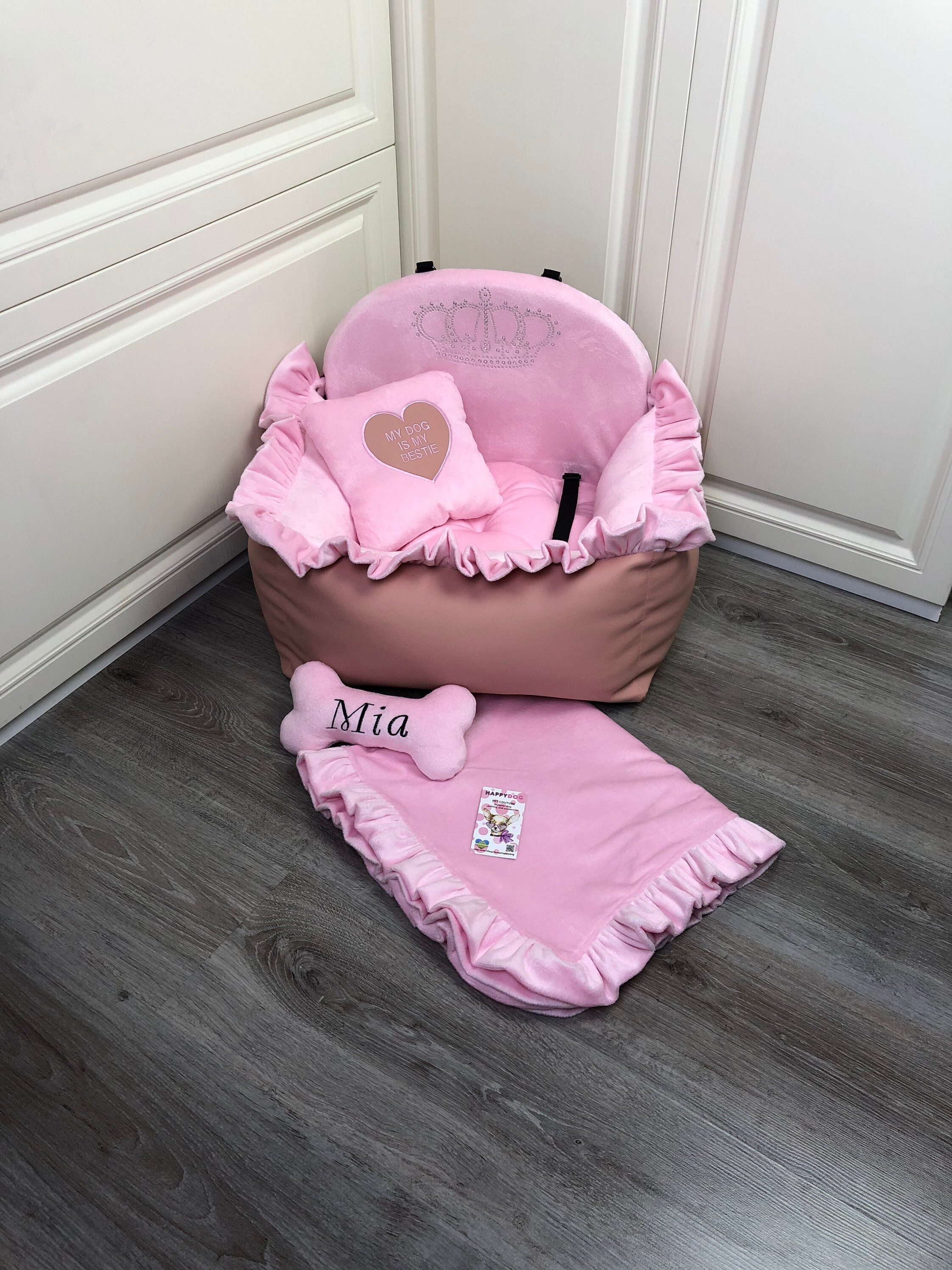 ブラッシュピンクの犬用カーシート：高級トラベルベッド、カスタム