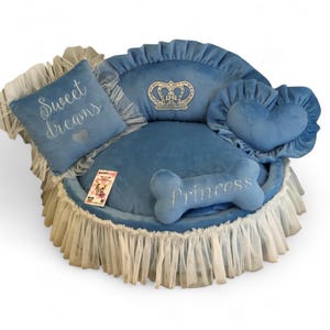 Blue princess dog bed with crown sparkles Designer pet bet e Boy dog bed Puppy bed Personalized pet bed Luxury dog bed Custom pet bed