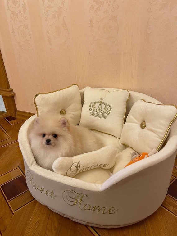 Prik Harmonie Verrast zijn Crème en gouden luxe gepersonaliseerde hondenmand Crème - Etsy Nederland