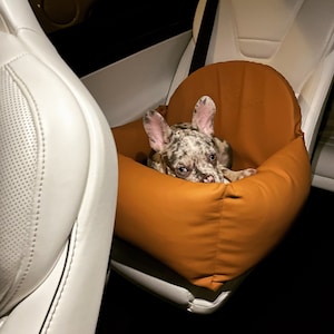 Veganistisch leren hondenautostoeltje terracotta Autorijset voor huisdieren Designer hondenautostoeltje Luxe hondenmand voor op reis Custom autostoeltje