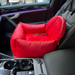 Rode autostoel voor hond Hondenreisbed Luxe rode autostoeltje Designer hondenautostoeltje Luxe hondenbed voor op reis Custom autostoeltje