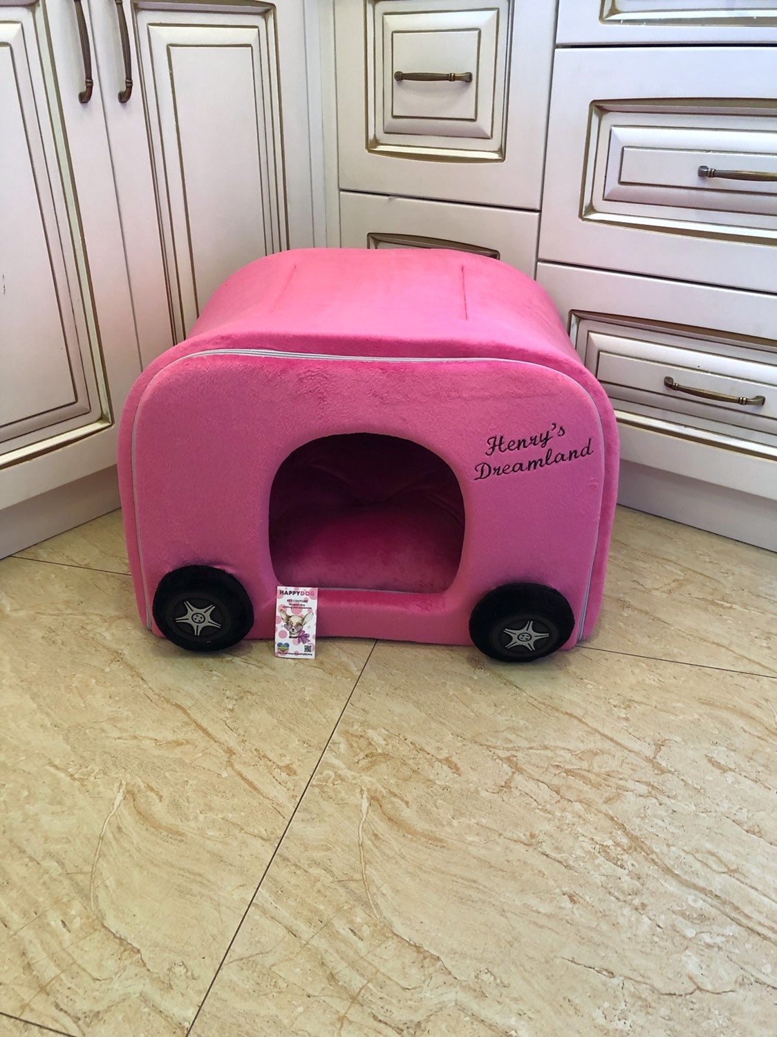 鮮やかなピンクの犬用車用ベッド：手作りミンキーファーペットハウス