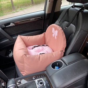 Blush en roze gepersonaliseerde hondenautostoel Ecolederen autostoel voor hond Designer hondenautostoel Luxe hondenmand voor op reis Kit voor rijden honden
