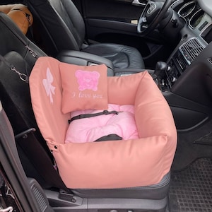 Blush en roze gepersonaliseerde hondenautostoel Ecolederen autostoel voor hond Designer hondenautostoel Luxe hondenmand voor op reis Kit voor rijden honden