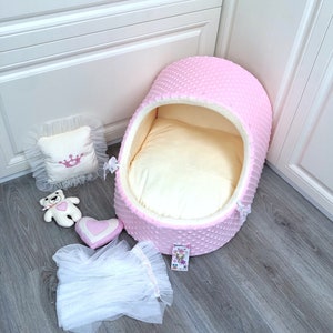 Baby pink and cream designer dog cradle Luxury dog bed with tulle curtains Customized dog bed Birthday dog cradle Personalized puppy bed zdjęcie 9