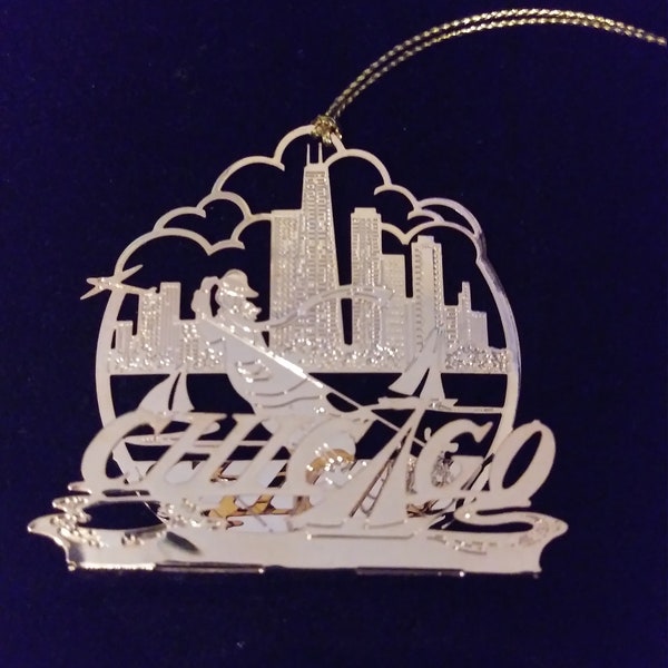 Marshall Fields 24k Finish Chicago Ornament, windy City Ornament with original box.#11001