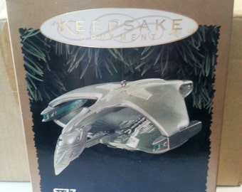 Vintage Star Trek Hallmark Ornament, Next Generation Romulan Warbird Light Ornament with original box.