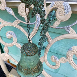 Vintage Blue Cast Iron Door Bell: Distressed Green Leaf & Vine Style imagem 8